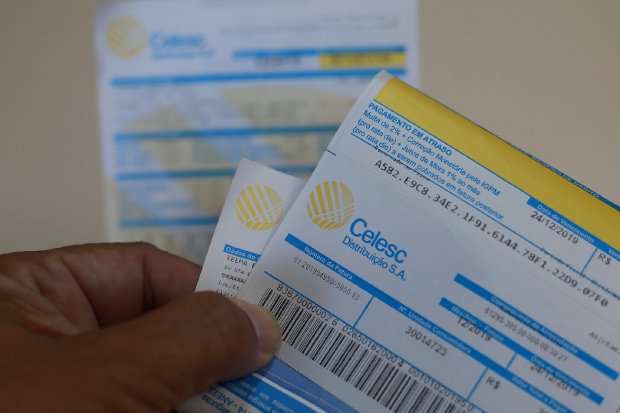 Coronavírus em SC: Governo facilita pagamento de contas de água e luz para famílias de baixa renda