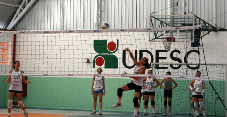 Udesc está com inscrições abertas para escolinha gratuita de voleibol feminino