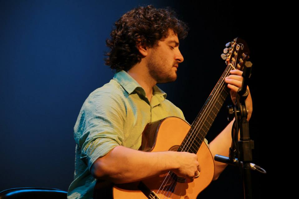 Apresentação e oficina gratuitas com violonista Vitor Garbelotto