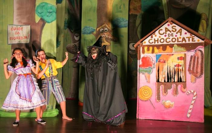 Espetáculo infantil "Joãozinho e Maria na Casa da Bruxa", de Valdir Dutra