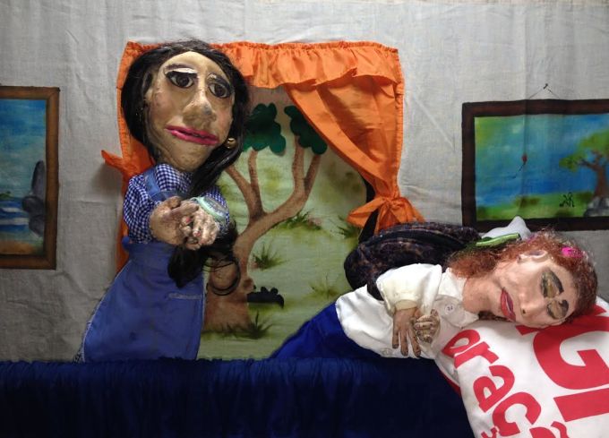 Espetáculo  de bonecos “Um Sonho de Páscoa” no Domingo é dia de Teatro