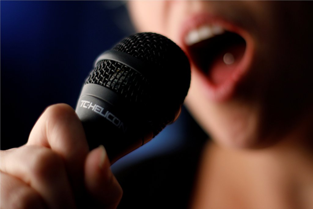 Palestra gratuita sobre aquecimento vocal do cantor, com fonoaudióloga Teresa Pesenti