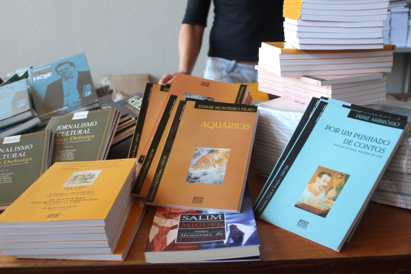 Fundação Catarinense de Cultura distribui livros gratuitamente