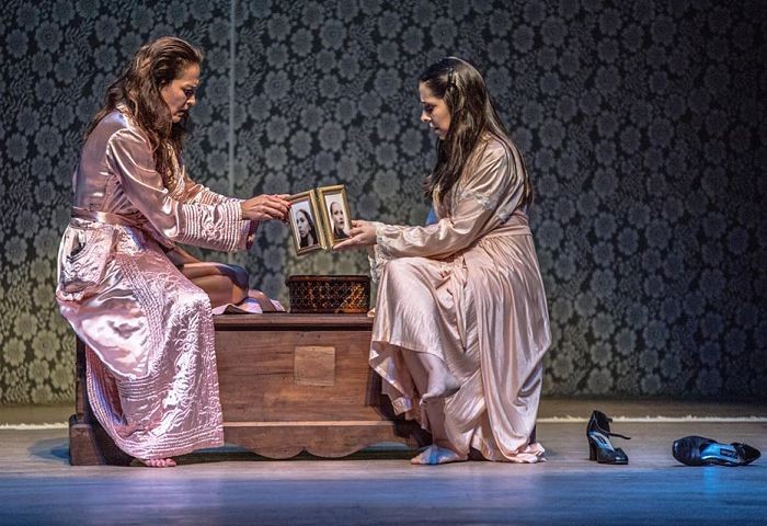 Espetáculo "Spollium - as irmãs siamesas" do Grupo de Teatro O Dromedário Loquaz