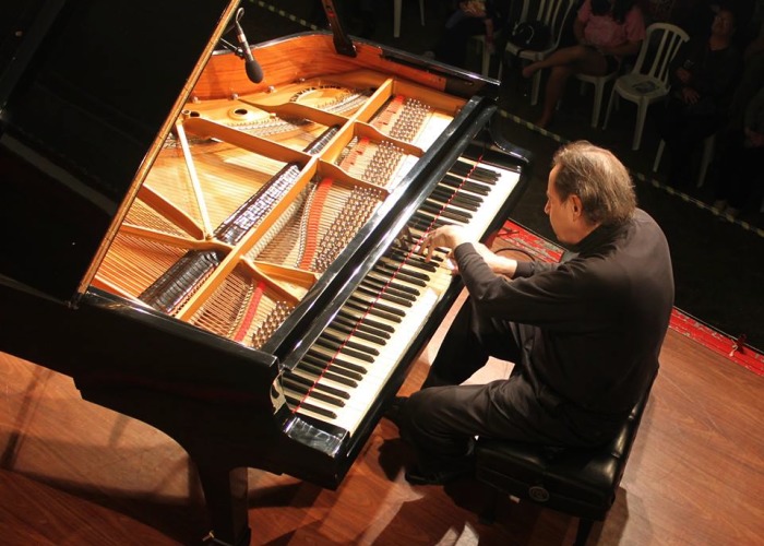 Concerto "Teclas e Dedos" do pianista Arthur Moreira Lima