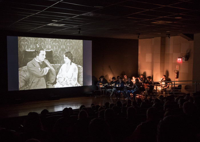 Cinema ao Vivo exibe clássico "A General" com trilha ao vivo da Orquestra de Choro da ELM