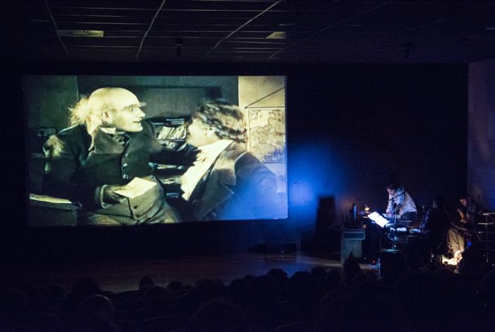 Cinema ao Vivo com o clássico de terror "Nosferatu" trilhado ao vivo pelos Skrotes