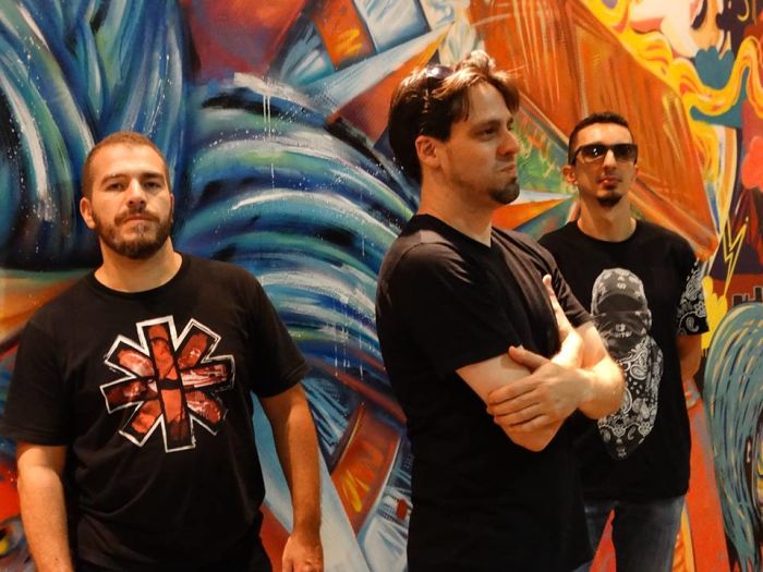 Fabiano Chiqueti apresenta show Chiqs Rock Trio no TAC 8 em Ponto