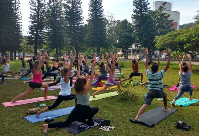 Aula gratuita de Yoga ao ar livre na UFSC