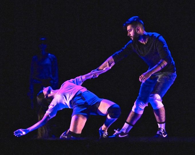 Grupo Laut apresenta espetáculo de dança [BLIND]AGEM no palco do TAC 8 em Ponto