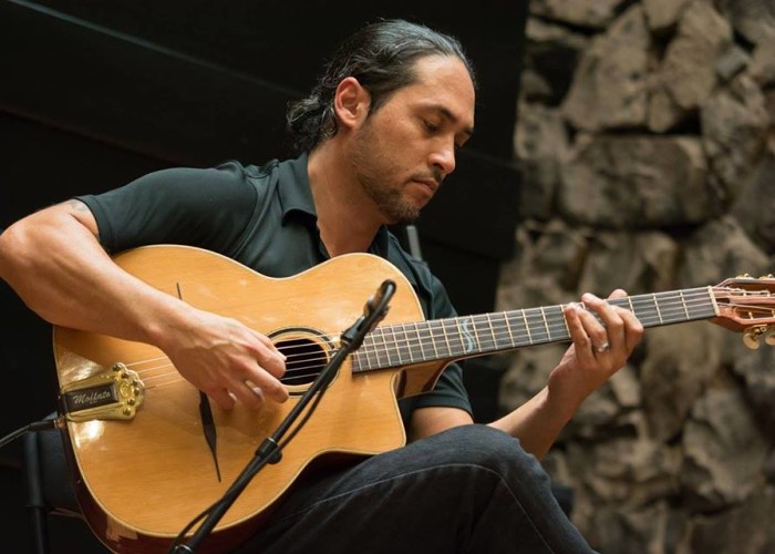 Mauro Albertt estreia projeto Museu Musical com show gratuito de jazz cigano no Jardim do Palácio