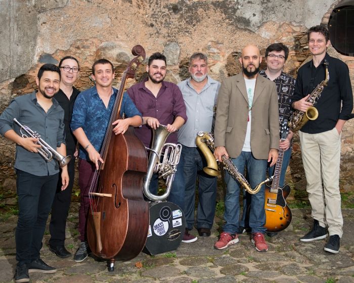 Banda Brass Groove Brasil faz apresentação gratuita no Projeto 12:30