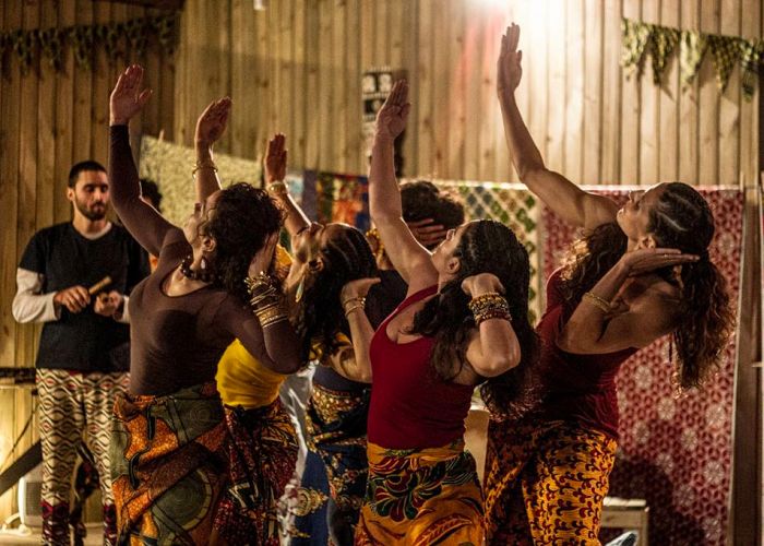 Grupo Abayomi Dança e Música Afro apresenta “Ainikè” no TAC 8 em Ponto