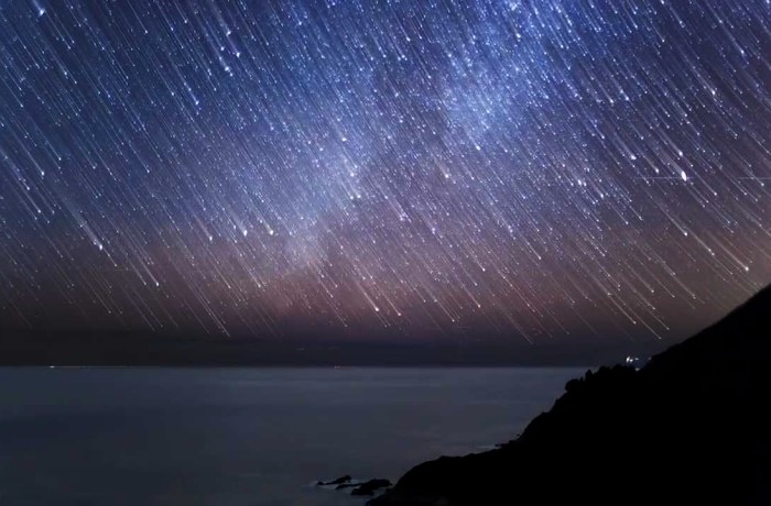 Observação astronômica da Chuva de Meteoros Geminídeas ocorre na praia em dezembro