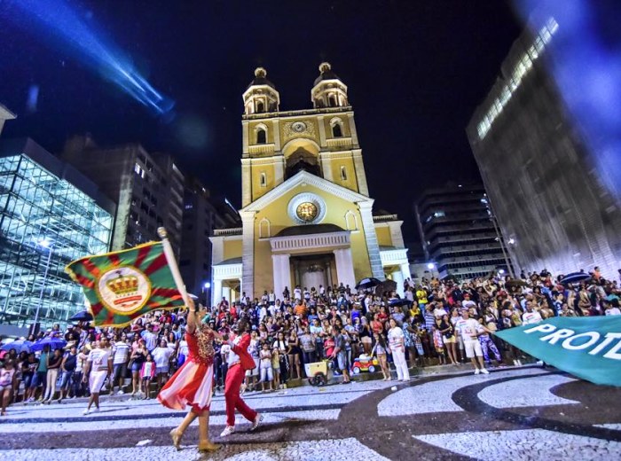 Ensaios técnicos e em volta da Praça XV para o Carnaval Florianópolis 2018