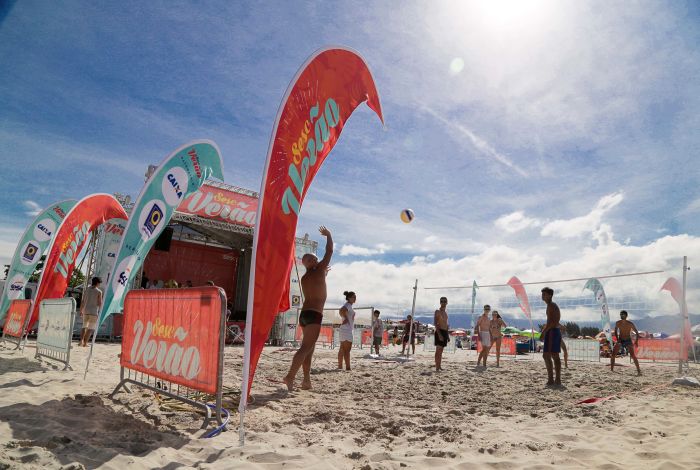 Sesc Verão chega a seis praias com shows, oficinas, cinema e atrações gratuitas ao ar livre