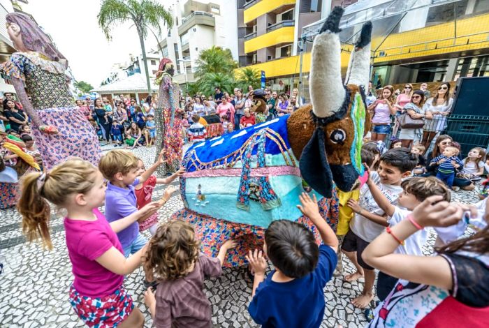 Aniversário de Florianópolis terá programação gratuita em Jurerê com shows, esportes, cinema ao ar livre e boi de mamão