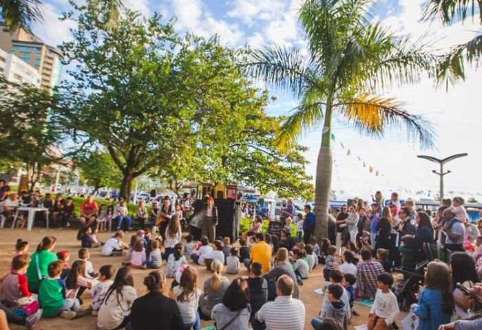 Projeto "Eu Amo a Praça" com atividades gratuitas ao ar livre na Praça Governador Celso Ramos
