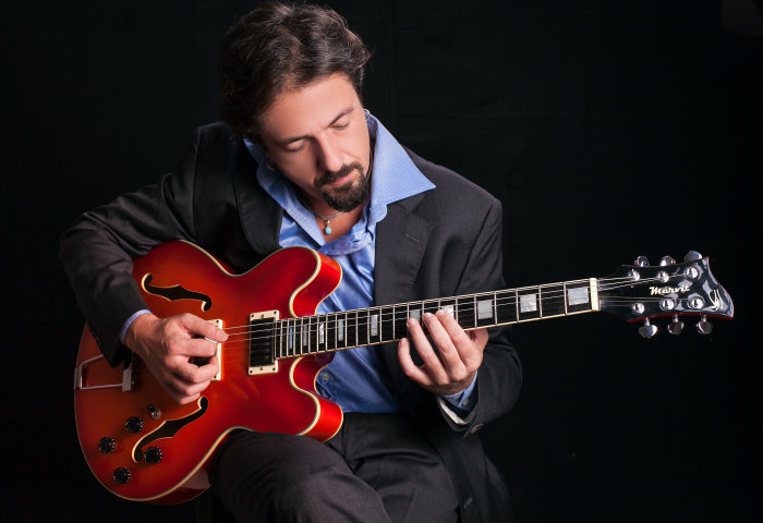 Workshop gratuito de improvisação em jazz e música brasileira com guitarrista italiano Antonio Colangelo