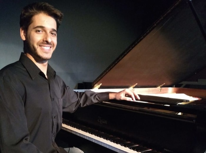 Pianista Arilton Medeiros realiza recital de conclusão de mestrado na Udesc