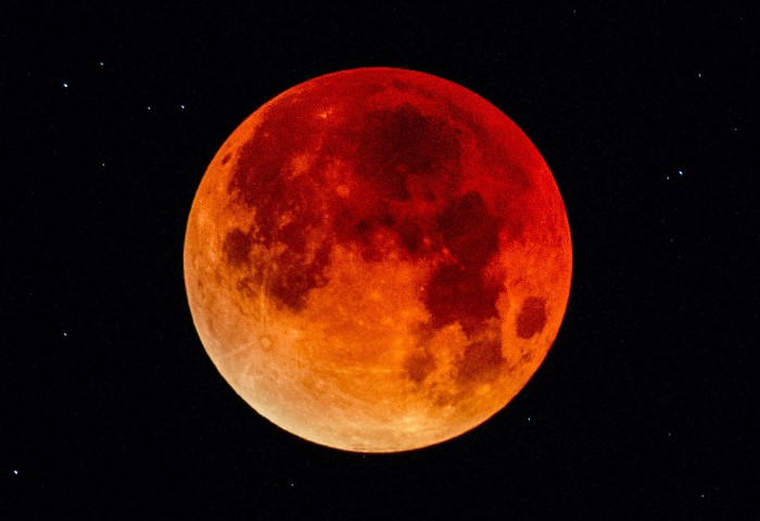 Observação Astronômica da Lua de Sangue - Eclipse Lunar Total
