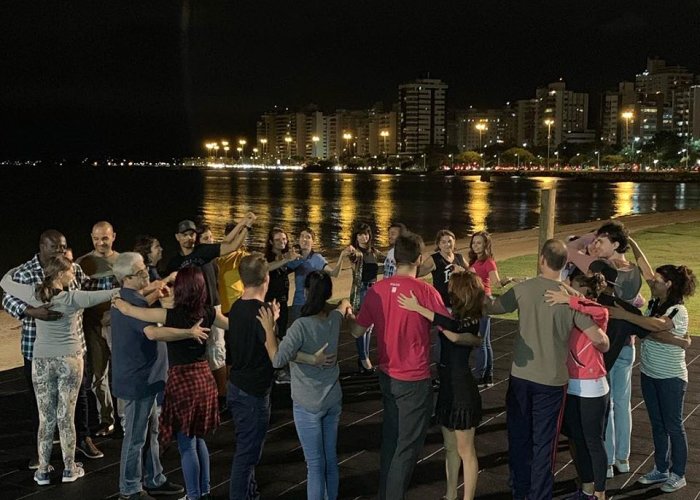 Dança ao ar livre na Beira Mar com baile e aulas gratuitas