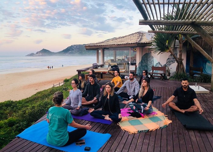 Aulão gratuito de Yoga e Meditação na Praia Mole