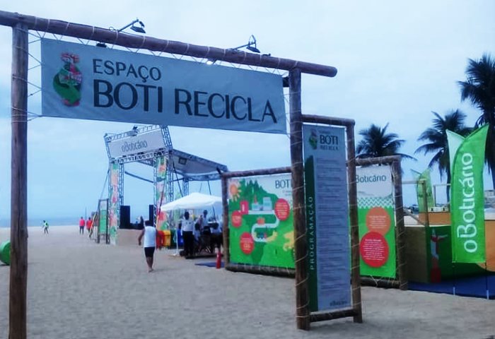 Boti Recicla oferece atividades gratuitas na praia do Campeche