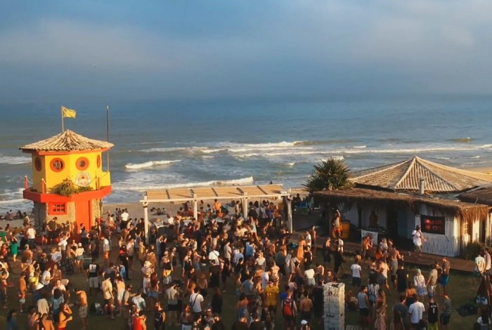Showcase do Sounds in da City gratuito na Praia Mole