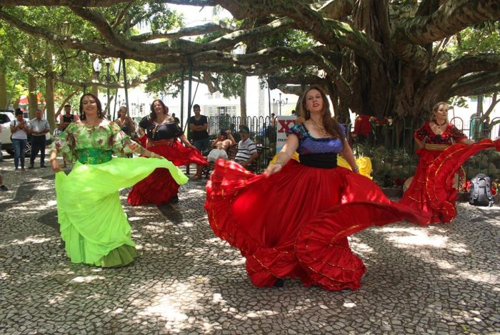 Praça XV recebe programação gratuita de verão com música, dança e folclore