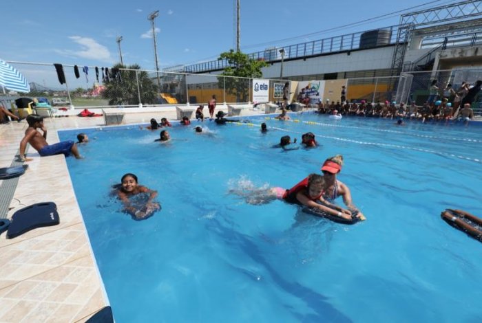 Colônia de férias oferece atividades esportivas gratuitas para crianças na Passarela Nego Quirido